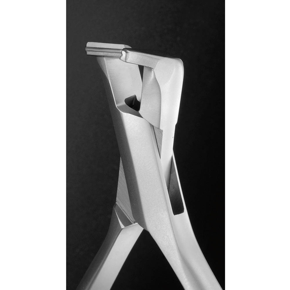 The translated product title in US English for the Delynov website would be: Slim TC Flush Distal Cutter (711731) by Coricama