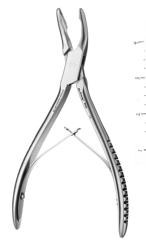 Translation: 
Pince gouge Cleveland numéro 4A 17cm - Hu-Friedy 
would be: 
Cleveland Cleoid Discoid Pliers No. 4A 17cm - Hu-Friedy