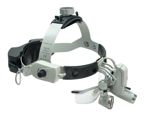 [J-008.31.447] Casque de chirurgie avec éclairage 3.5x 420mm et chargeur mural - Heine Optotechnik (J-008.31.447)